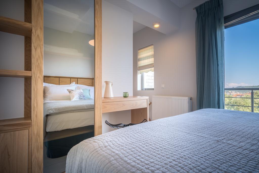 Akemi Luxury Villa 티실리비 외부 사진