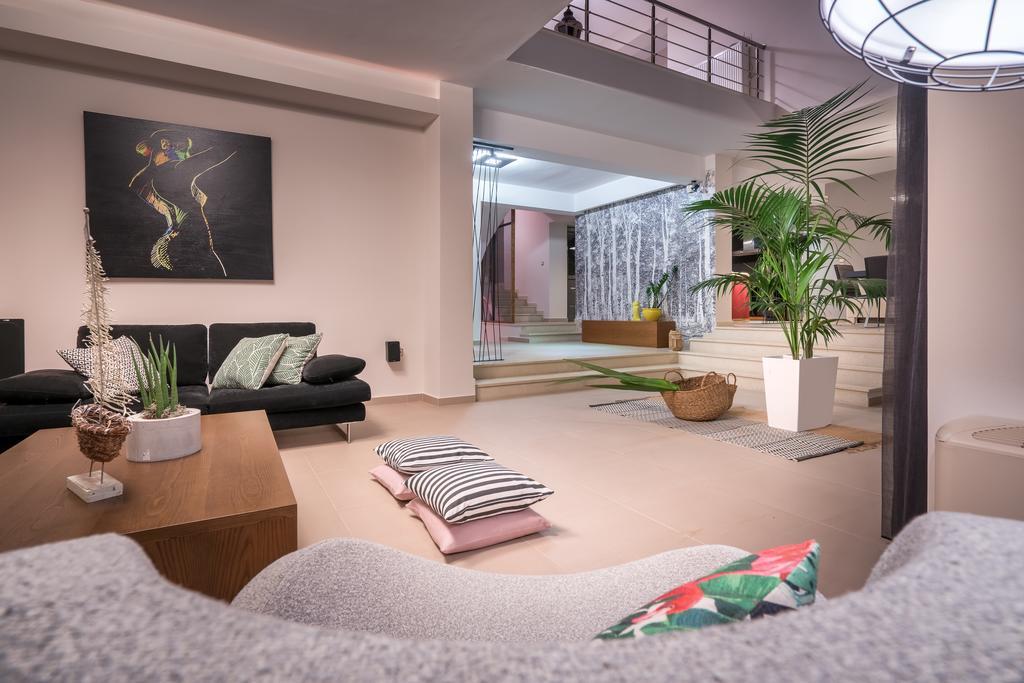 Akemi Luxury Villa 티실리비 외부 사진