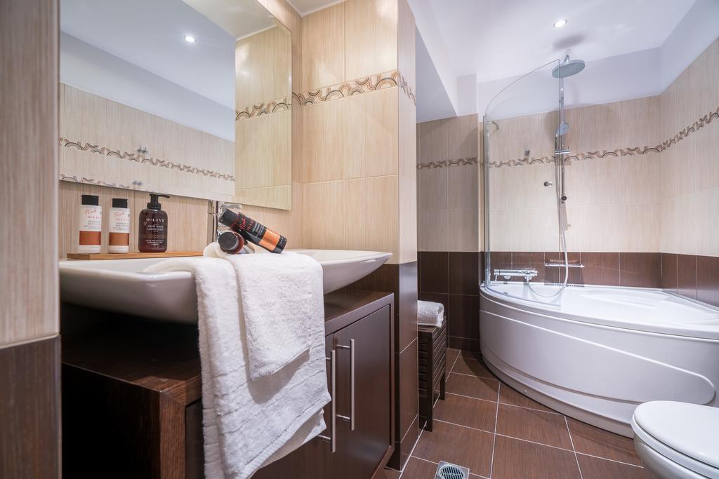 Akemi Luxury Villa 티실리비 외부 사진
