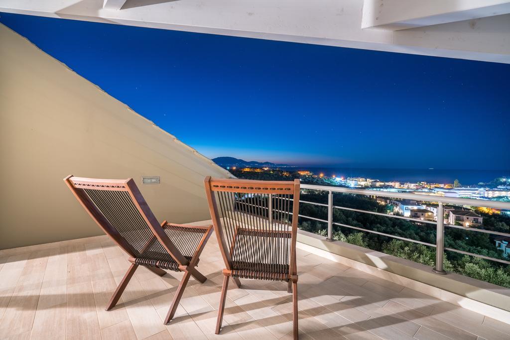 Akemi Luxury Villa 티실리비 외부 사진