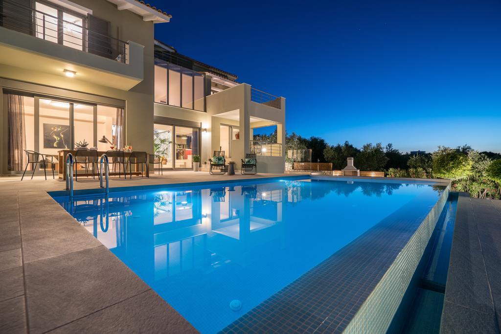 Akemi Luxury Villa 티실리비 외부 사진