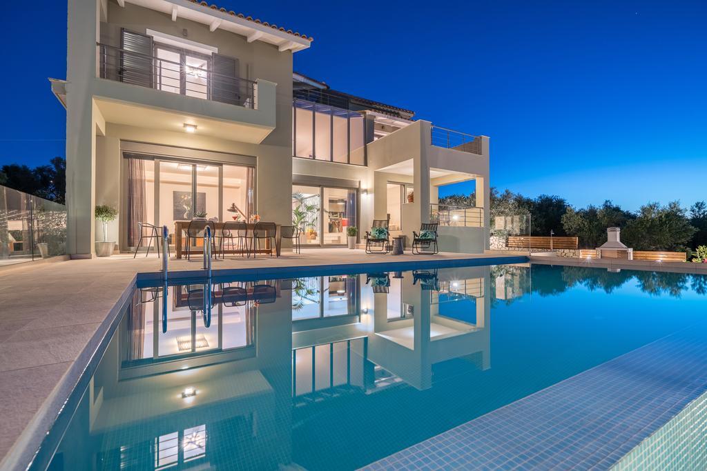 Akemi Luxury Villa 티실리비 외부 사진