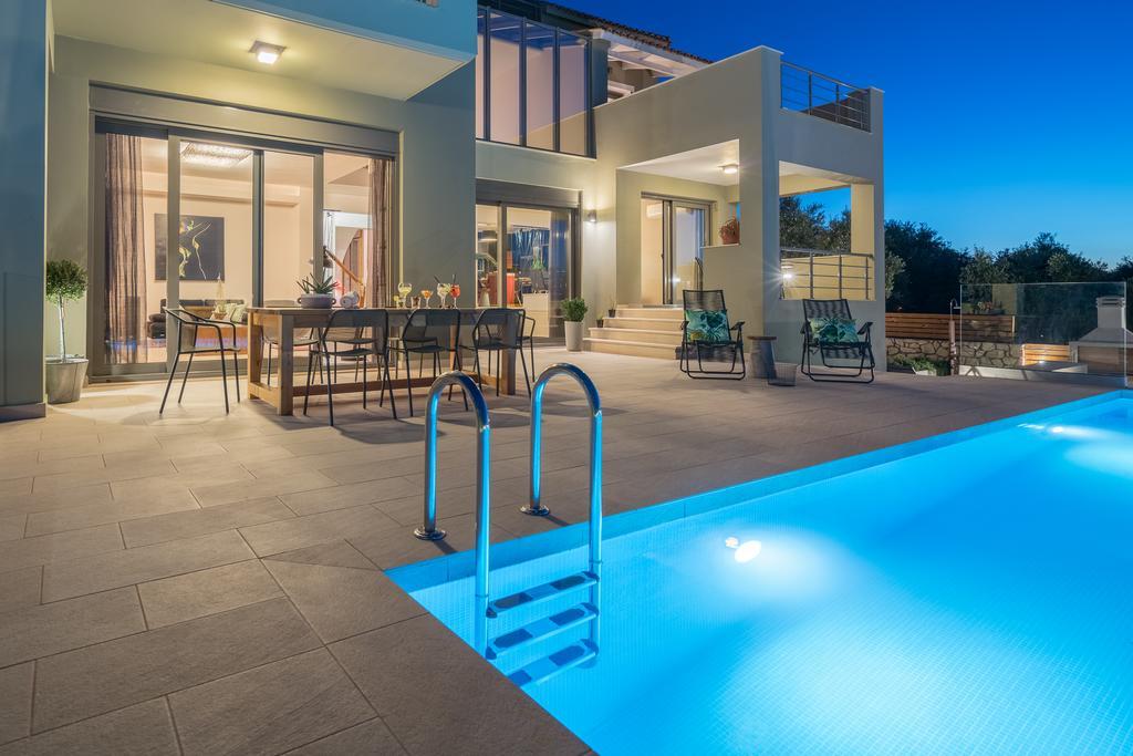 Akemi Luxury Villa 티실리비 외부 사진