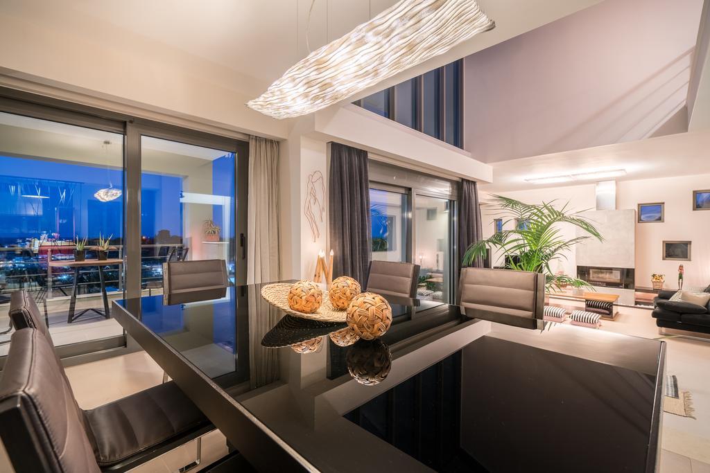 Akemi Luxury Villa 티실리비 외부 사진