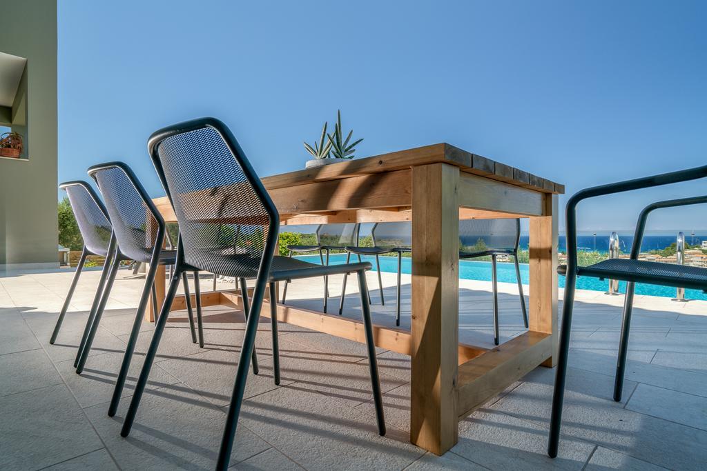 Akemi Luxury Villa 티실리비 외부 사진