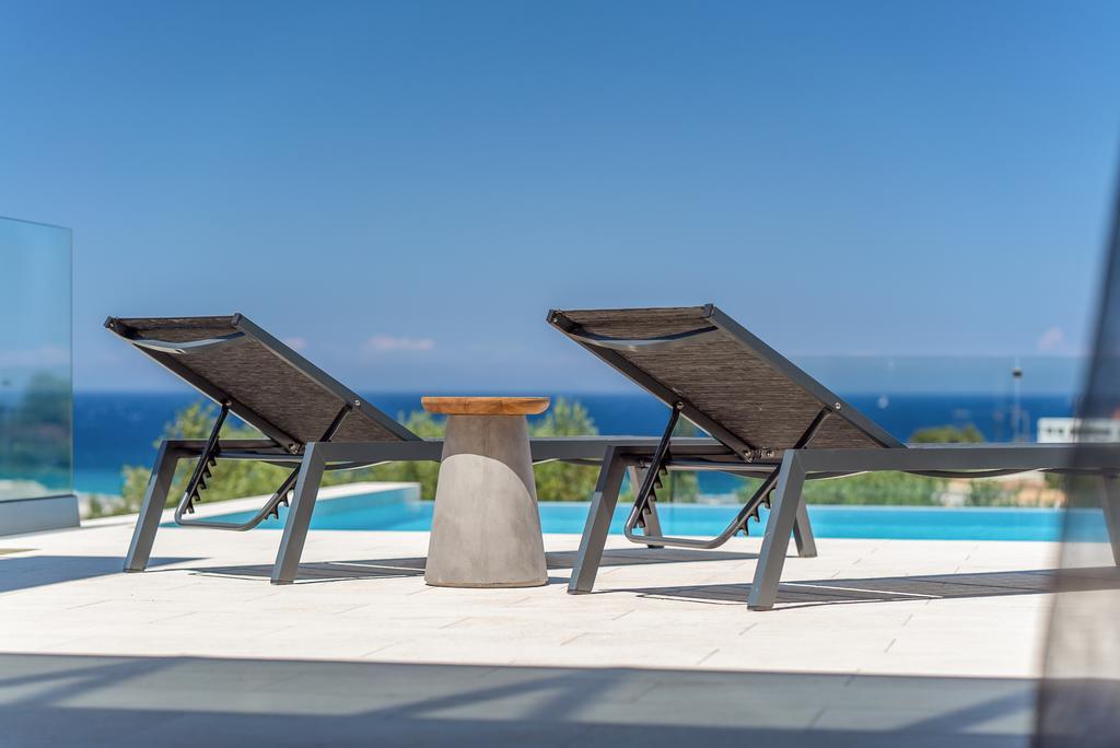 Akemi Luxury Villa 티실리비 외부 사진