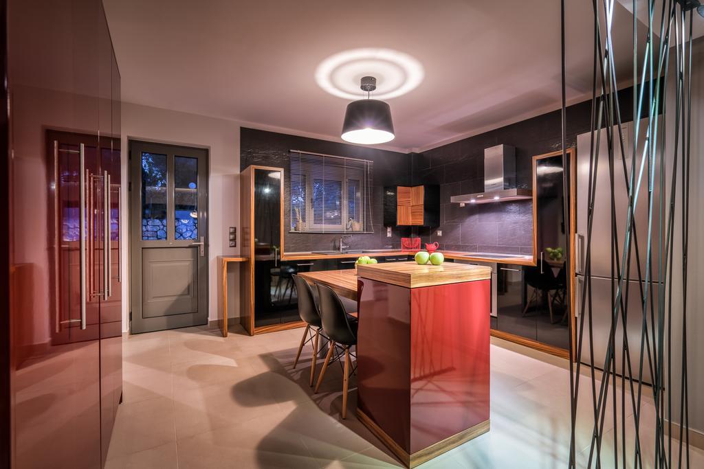 Akemi Luxury Villa 티실리비 외부 사진